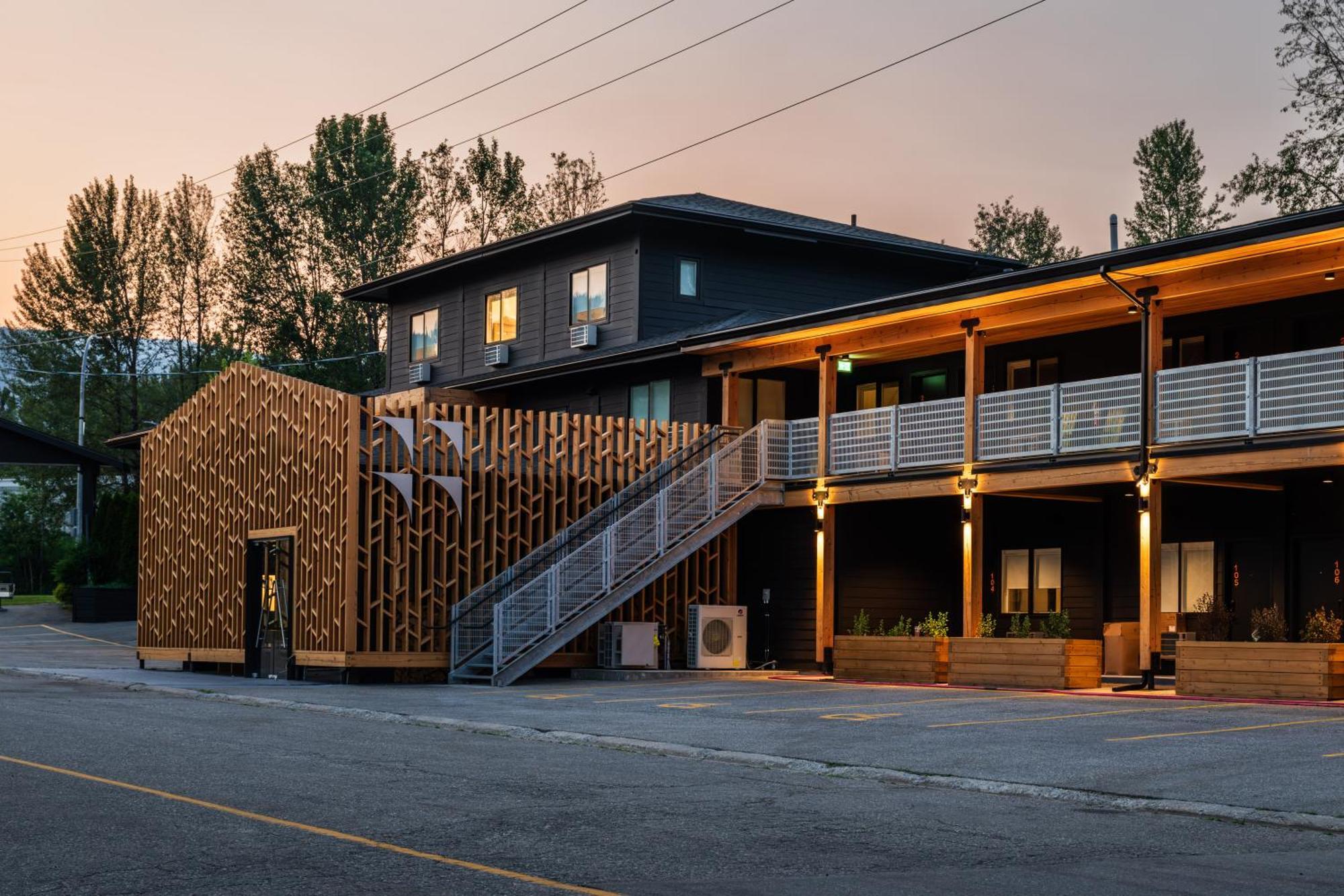 Vrge Revelstoke Hotel Kültér fotó